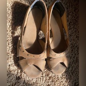 Womens comfy slip on light brown shoes